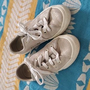Girls Converse Gold and Cream Size 12